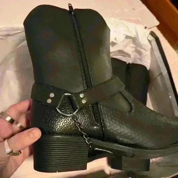 New Black Men's Cuban Heel Cowboy Boots Silver Belt concho accents - Never Worn - Picture 13 of 13